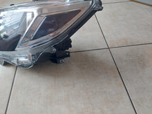 Laden Sie das Bild in den Galerie-Viewer, Frontscheinwerfer Mitsubishi Space W Star Ein Stück (Rechts oder Links)