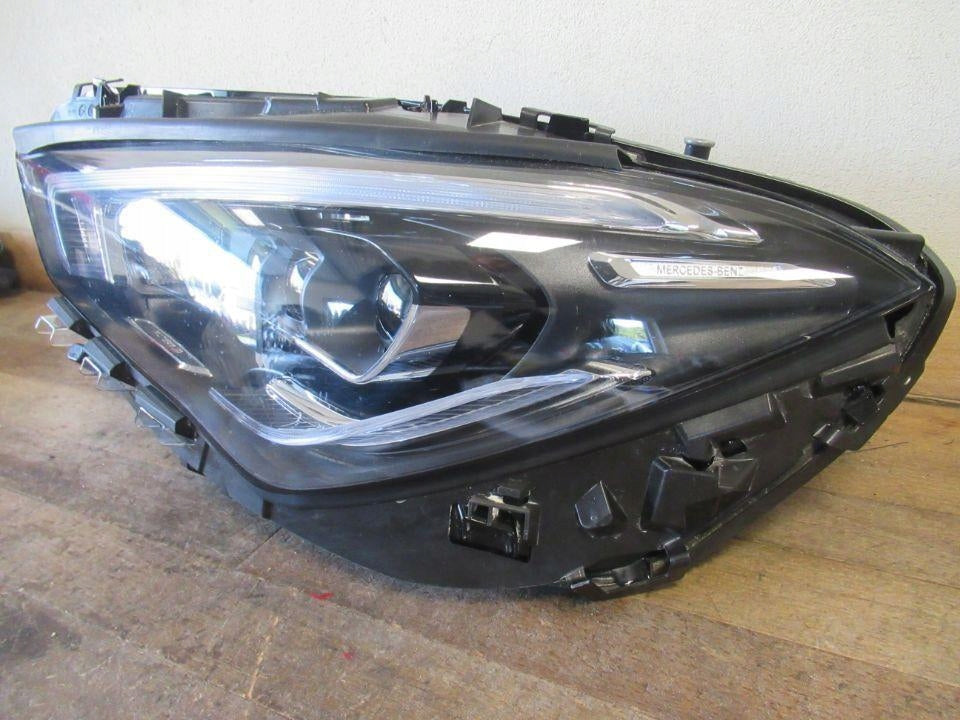 Frontscheinwerfer Mercedes-Benz Cla X118 C118 A1189068900 LED Links Headlight SCH8145976052bg