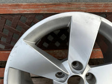 Laden Sie das Bild in den Galerie-Viewer, 1x Alufelge 17 Zoll 7.0&quot; 5x112 45ET 57A601025H Skoda Karoq Rim Wheel