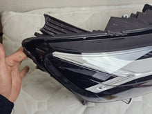 Laden Sie das Bild in den Galerie-Viewer, Frontscheinwerfer Dacia Sandero III Logan Jogger 260103884R Rechts Headlight