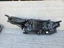 Load image into Gallery viewer, Frontscheinwerfer Toyota Yaris Links Scheinwerfer Headlight