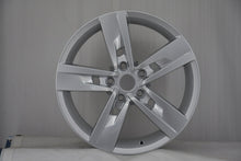Load image into Gallery viewer, 1x Alufelge 17 Zoll 7.0" 5x112 49ET Glanz Silber 5F0601025T Seat Rim Wheel FEL4965269272vo