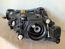 Laden Sie das Bild in den Galerie-Viewer, Frontscheinwerfer Skoda Superb III 3V1941015B Xenon Links Scheinwerfer Headlight