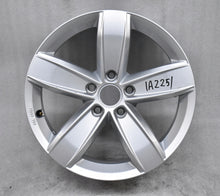 Load image into Gallery viewer, 1x Alufelge 17 Zoll 6.5&quot; 5x112 38ET Glanz Silber 5NA071497 VW Tiguan Rim Wheel