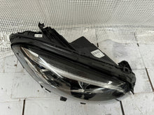 Laden Sie das Bild in den Galerie-Viewer, Frontscheinwerfer Mercedes-Benz W246 A2469066201 LED Rechts Headlight