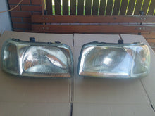 Laden Sie das Bild in den Galerie-Viewer, Frontscheinwerfer Land Rover Freelander Ein Stück (Rechts oder Links) Headlight SCH6810190745de