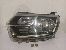Laden Sie das Bild in den Galerie-Viewer, Frontscheinwerfer Dacia Duster 260609367R Links Scheinwerfer Headlight