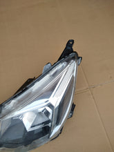 Laden Sie das Bild in den Galerie-Viewer, Frontscheinwerfer Mitsubishi Space Star Links Scheinwerfer Headlight