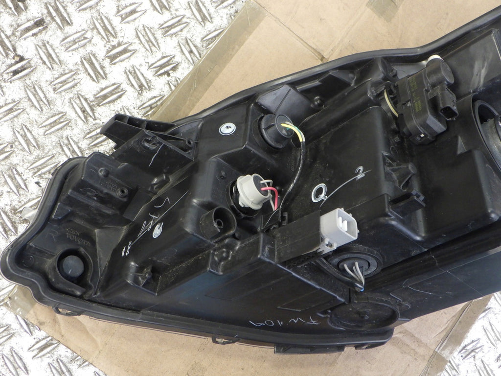 Frontscheinwerfer Toyota Yaris LED Rechts Scheinwerfer Headlight