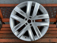 Load image into Gallery viewer, 1x Alufelge 19 Zoll 8.5" 5x112 28ET 760601025J VW Touareg Cr7 Rim Wheel FEL8241962113zn