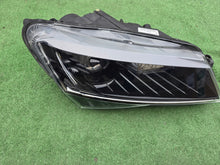 Laden Sie das Bild in den Galerie-Viewer, Frontscheinwerfer Skoda Superb III 3V1941016A Xenon Rechts Headlight