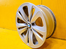 Laden Sie das Bild in den Galerie-Viewer, 1x Alufelge 18 Zoll 8.0" 5x120 30ET Glanz Silber 6775403 BMW 5 F07 Rim Wheel FEL6455135765zs