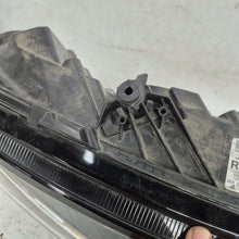 Laden Sie das Bild in den Galerie-Viewer, Frontscheinwerfer Skoda Fabia III 6V1941016D LED Rechts Scheinwerfer Headlight SCH6542614054ri