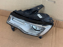Laden Sie das Bild in den Galerie-Viewer, Frontscheinwerfer Jeep Grand Cherokee Wk2 68144709AE Xenon Links Headlight SCH6110460843xz