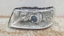 Laden Sie das Bild in den Galerie-Viewer, Frontscheinwerfer VW T5 Xenon Ein Stück (Rechts oder Links) Headlight SCH3582677991ie