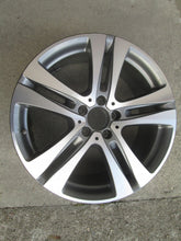 Laden Sie das Bild in den Galerie-Viewer, 1x Alufelge 19 Zoll 8.5&quot; 5x112 56,5ET A2054016800 Mercedes-Benz W205 Rim Wheel