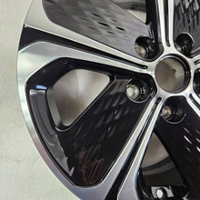 Laden Sie das Bild in den Galerie-Viewer, 1x Alufelge 16 Zoll 6.5&quot; 5x114.3 40ET 52910CR200 Kia Carens Rim Wheel
