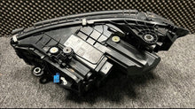 Laden Sie das Bild in den Galerie-Viewer, Frontscheinwerfer Mercedes-Benz W206 A2069068003 Rechts Scheinwerfer Headlight SCH7977830906yn