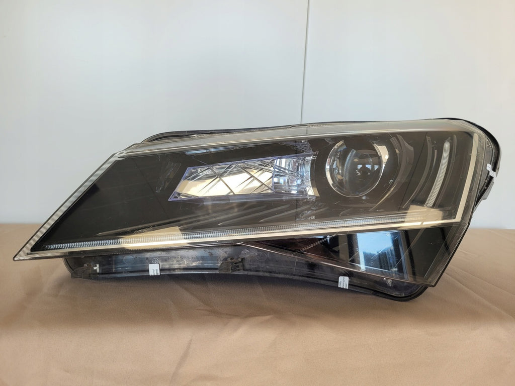 Frontscheinwerfer Skoda Superb III 3V1941015B Xenon Links Scheinwerfer Headlight