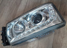 Laden Sie das Bild in den Galerie-Viewer, Frontscheinwerfer Iveco I 5801639077 Xenon Links Scheinwerfer Headlight SCH3755632249qr