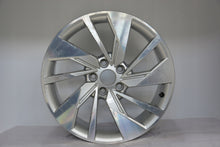 Load image into Gallery viewer, 1x Alufelge 18 Zoll 8.0&quot; 5x112 46ET Glanz Silber 8Y0601025F Audi Mg Rim Wheel