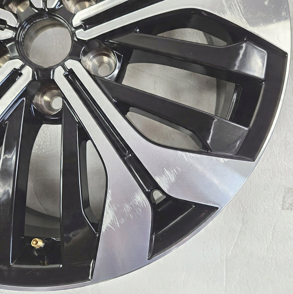 1x Alufelge 18 Zoll 7.5" 5x114.3 45ET 403007567R Renault Talisman Megane Iv