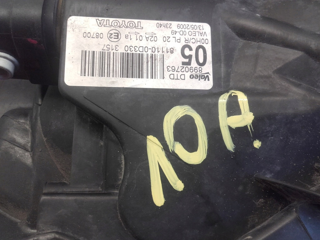 Frontscheinwerfer Toyota Yaris II 81110-0D330 Links Scheinwerfer Headlight