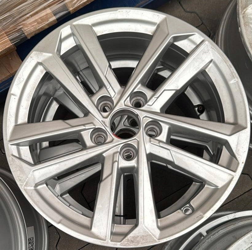 1x Alufelge 17 Zoll 6.5" 5x112 43ET Silber 8Y0601025 Audi A3 Rim Wheel FEL8254385172zl