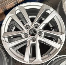 Laden Sie das Bild in den Galerie-Viewer, 1x Alufelge 17 Zoll 6.5" 5x112 43ET Silber 8Y0601025 Audi A3 Rim Wheel FEL8254385172zl