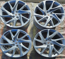 Laden Sie das Bild in den Galerie-Viewer, 4x Alufelge 18 Zoll 8.0" 5x112 40ET Glanz Silber 5FF601025C Cupra Formentor Leon FEL4364982218yr