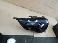 Laden Sie das Bild in den Galerie-Viewer, Frontscheinwerfer Ford Courier R2X613W029CE Rechts Scheinwerfer Headlight SCH7815264839om