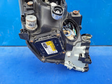Laden Sie das Bild in den Galerie-Viewer, Frontscheinwerfer Toyota Avensis Xenon Links Scheinwerfer Headlight SCH4711126133qt