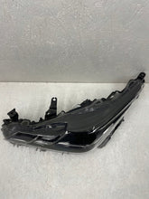 Laden Sie das Bild in den Galerie-Viewer, Frontscheinwerfer Toyota Corolla 81150-02T31-00 Links Scheinwerfer Headlight SCH4187267177fd