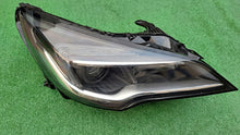 Laden Sie das Bild in den Galerie-Viewer, Frontscheinwerfer Opel Astra 39081893 LED Rechts Scheinwerfer Headlight