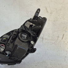Laden Sie das Bild in den Galerie-Viewer, Frontscheinwerfer Toyota Yaris Rechts Scheinwerfer Headlight SCH5183369636md