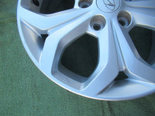 Load image into Gallery viewer, 1x Alufelge 17 Zoll 6.5" 5x114.3 54ET Glanz Silber 529101K200 Hyundai Ix20 FEL8890974811us