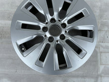 Laden Sie das Bild in den Galerie-Viewer, 1x Alufelge 17 Zoll 6.5&quot; 5x112 34 5ET A2064010100 Mercedes-Benz W206 Rim Wheel
