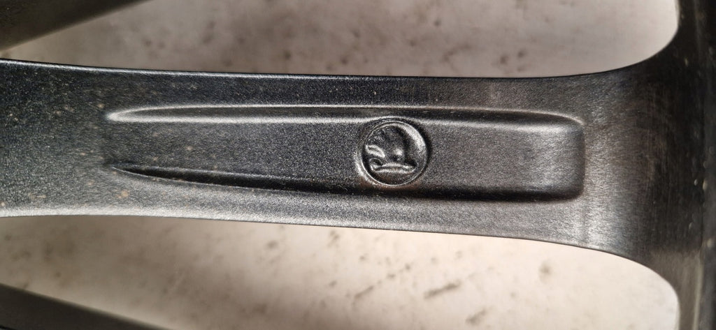 1x Alufelge 18 Zoll 7.5" 5x112 46ET Glanz 3T0601025Q Skoda Superb Rim Wheel