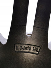 Laden Sie das Bild in den Galerie-Viewer, 1x Alufelge 18 Zoll 9.0&quot; 5x120 26ET Glanz Silber 2229960 BMW 3 E46 Rim Wheel