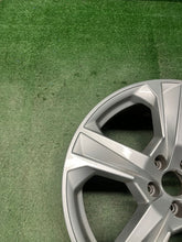 Laden Sie das Bild in den Galerie-Viewer, 1x Alufelge 19 Zoll 8.0" 5x112 27ET 4K8601025J Audi Rim Wheel FEL1569041518is