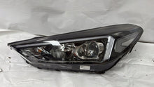 Laden Sie das Bild in den Galerie-Viewer, Frontscheinwerfer Hyundai Tucson 92101-D7600 Links Scheinwerfer Headlight SCH5061834993lc