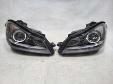 Load image into Gallery viewer, Frontscheinwerfer Mercedes-Benz W204 A2048204439 Xenon Rechts oder Links