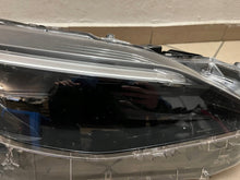 Laden Sie das Bild in den Galerie-Viewer, Frontscheinwerfer Toyota Yaris Cross 0D-310 LED Ein Stück (Rechts oder Links)