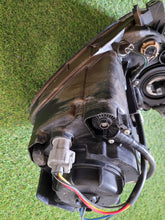 Laden Sie das Bild in den Galerie-Viewer, Frontscheinwerfer Peugeot Ion Xenon Rechts Scheinwerfer Headlight SCH4849648010hh
