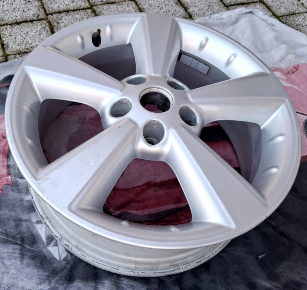 1x Alufelge 17 Zoll 6.5" 5x114.3 40ET Glanz Silber EY17AMB55 Nissan I Rim Wheel FEL4662354562jm