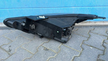 Load image into Gallery viewer, Frontscheinwerfer Hyundai I20 Rechts Scheinwerfer Headlight SCH3322324638eq