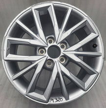 Load image into Gallery viewer, 1x Alufelge 17 Zoll 7.5" 5x114.3 40ET Glanz Silber PW457-02003 Toyota Corolla FEL5863721560az
