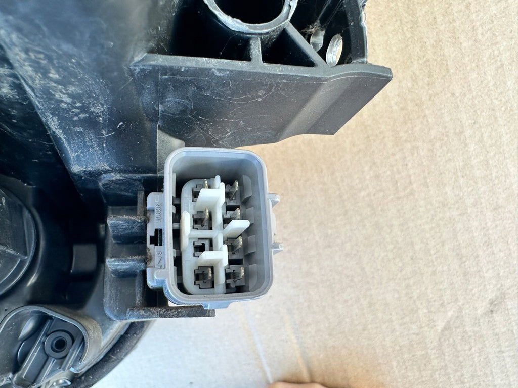 Frontscheinwerfer Toyota Auris 81110-02K30 Rechts Scheinwerfer Headlight SCH9965051261cc
