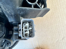 Laden Sie das Bild in den Galerie-Viewer, Frontscheinwerfer Toyota Auris 81110-02K30 Rechts Scheinwerfer Headlight SCH9965051261cc