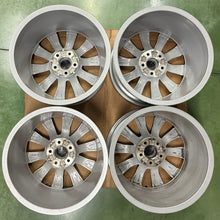 Laden Sie das Bild in den Galerie-Viewer, 4x Alufelge 17 Zoll 7.0" 5x112 34ET Glanz Silber 80A601025 Audi Rim Wheel FEL7779911598qi
